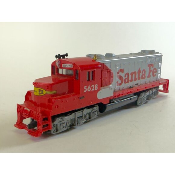 Santa Fe 5628 Tyco Diesel Locomotive HO Scale Red & Silver Model Train - Picture 6 of 9